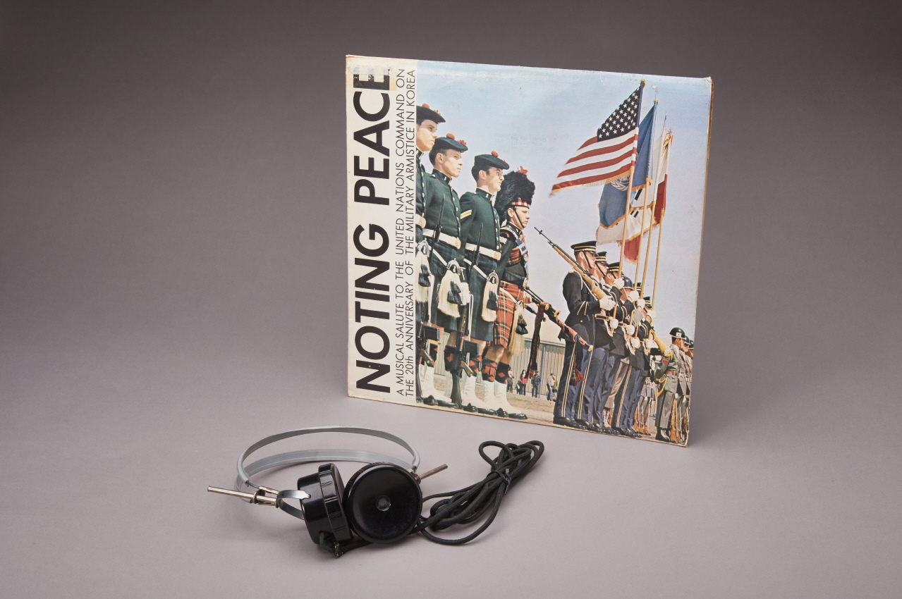 미8군 밴드 LP 및 헤드폰 (NOTIONG PEACE) 이미지